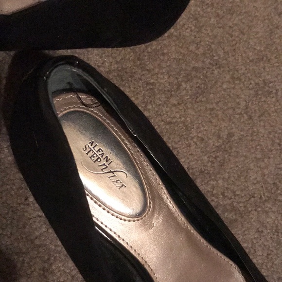 Alfani Flats - Picture 2 of 4